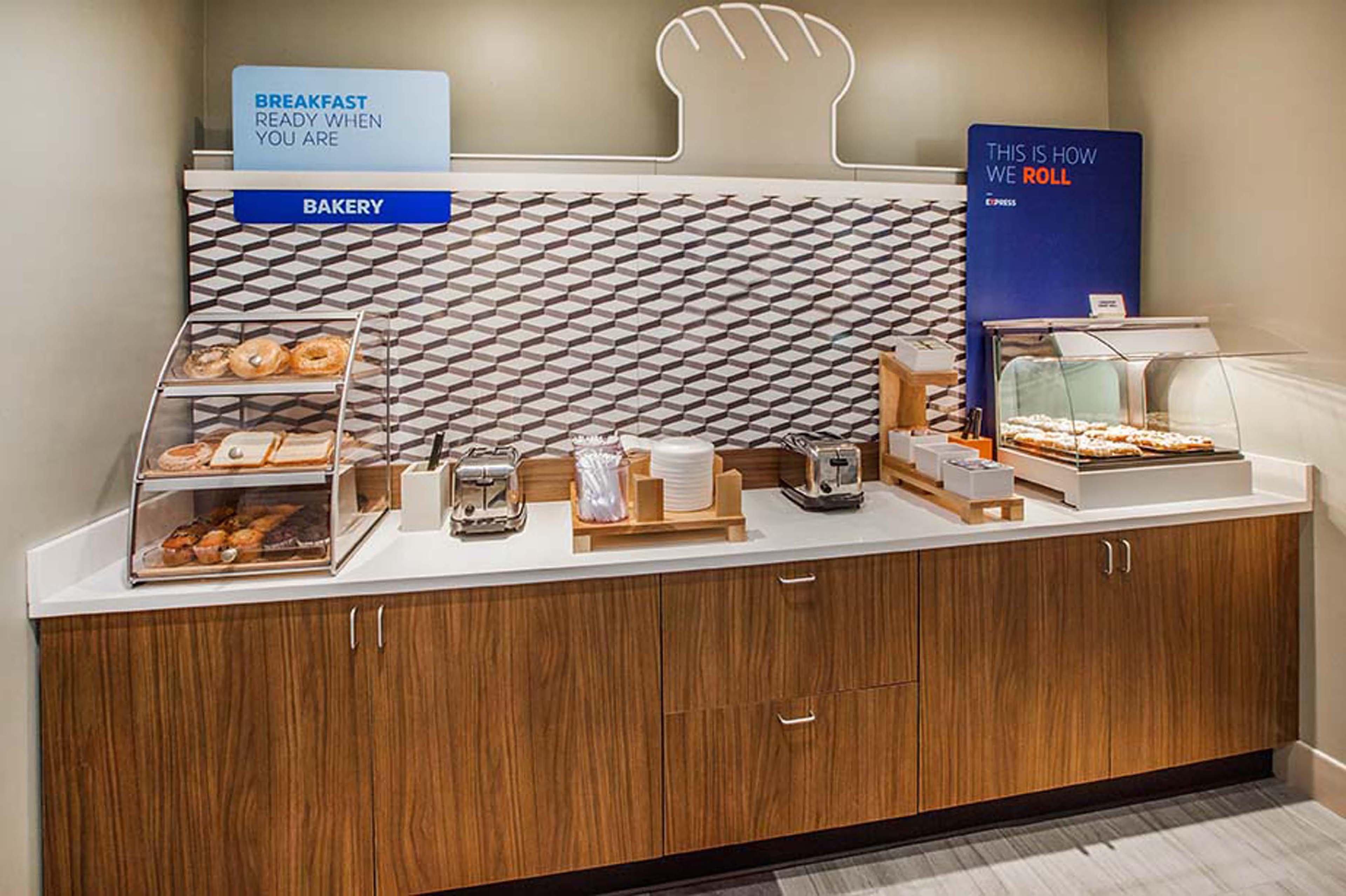 Holiday Inn Express Hotel & Suites Woodland Hills By Ihg Los Angeles Dış mekan fotoğraf