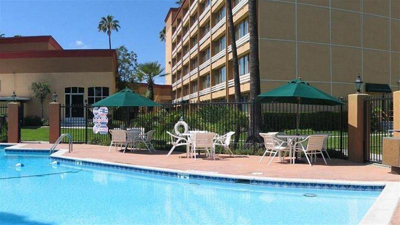 Holiday Inn Express Hotel & Suites Woodland Hills By Ihg Los Angeles Dış mekan fotoğraf