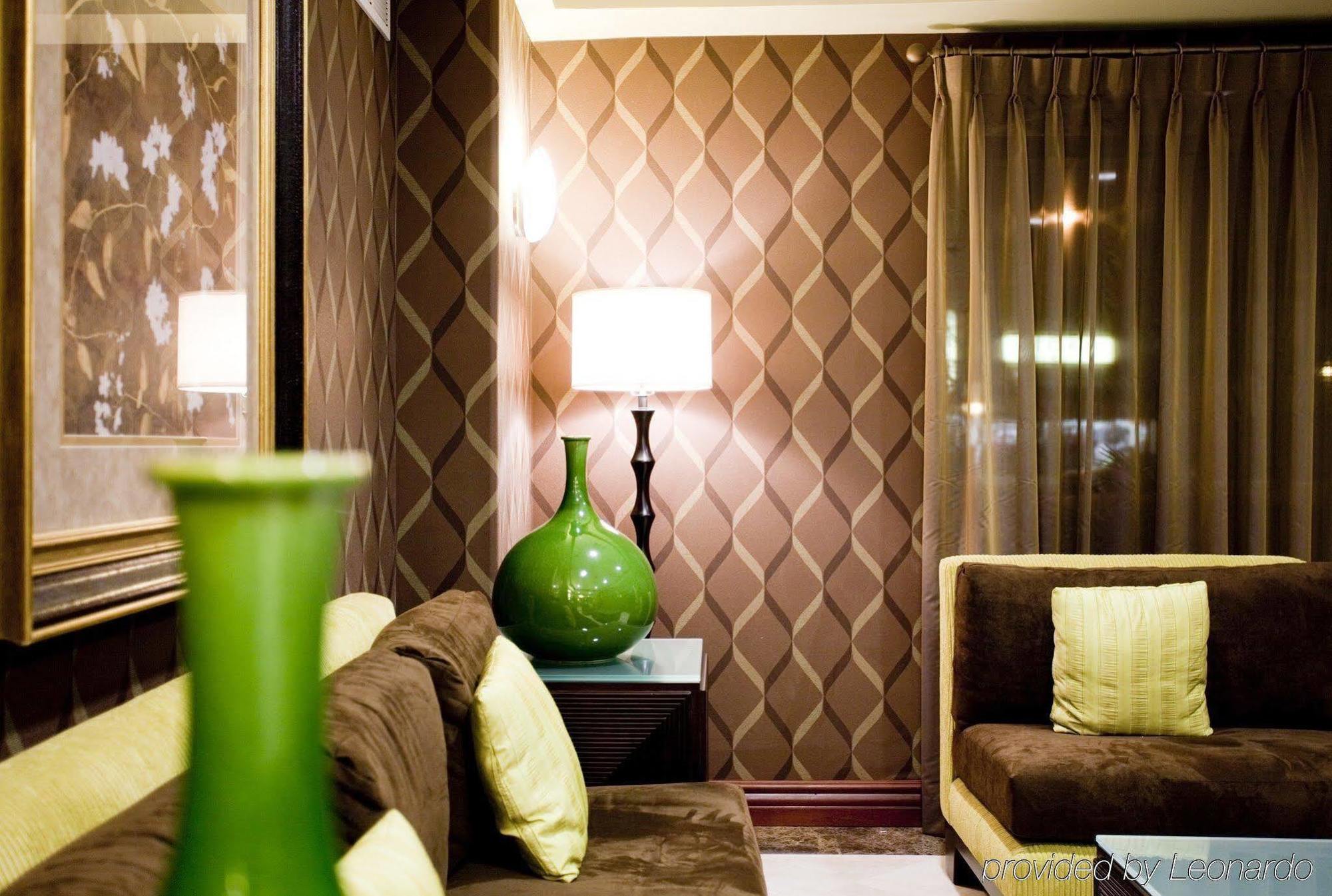 Holiday Inn Express Hotel & Suites Woodland Hills By Ihg Los Angeles Dış mekan fotoğraf