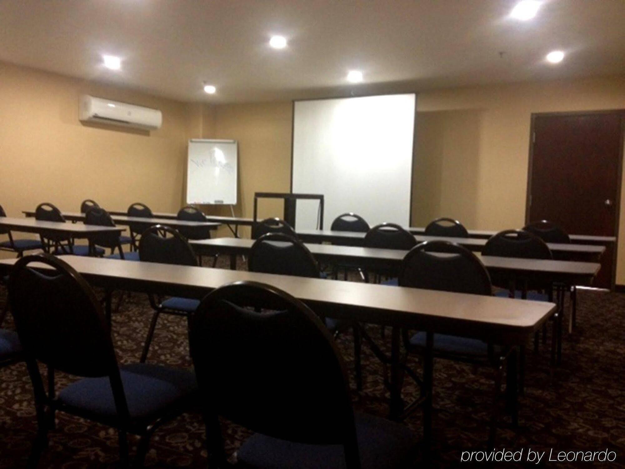 Holiday Inn Express Hotel & Suites Woodland Hills By Ihg Los Angeles Dış mekan fotoğraf